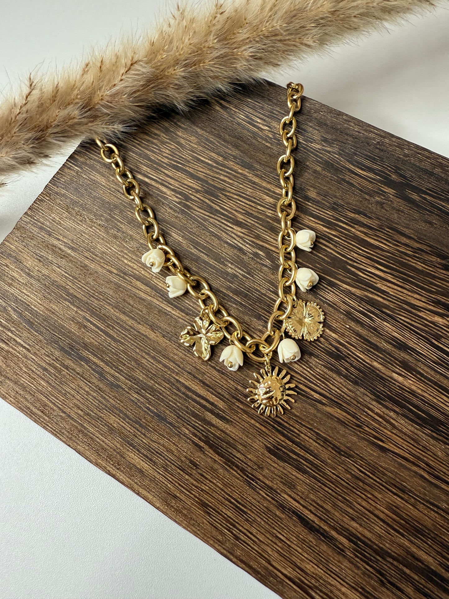 COLLIER 221
