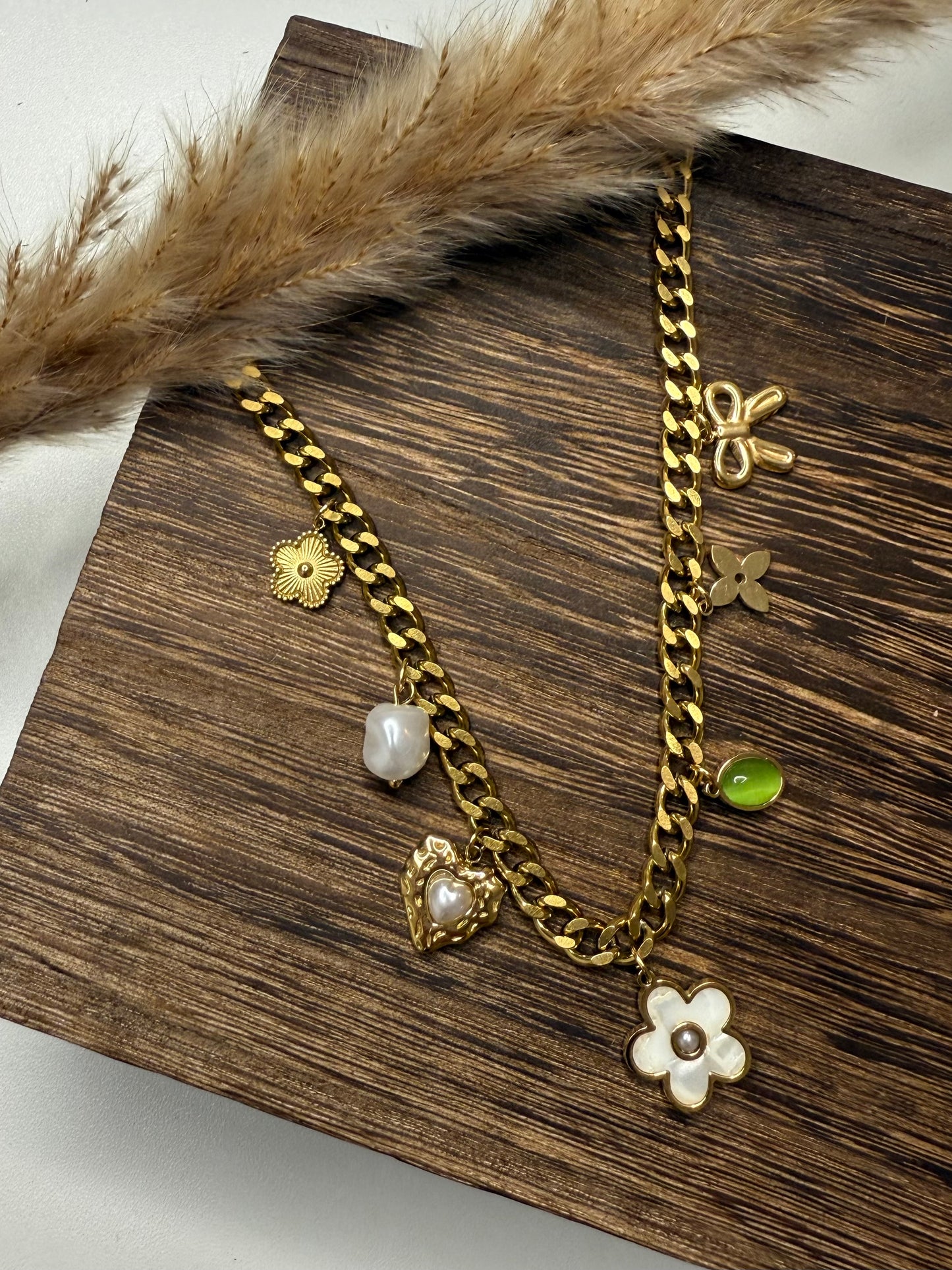 COLLIER 226