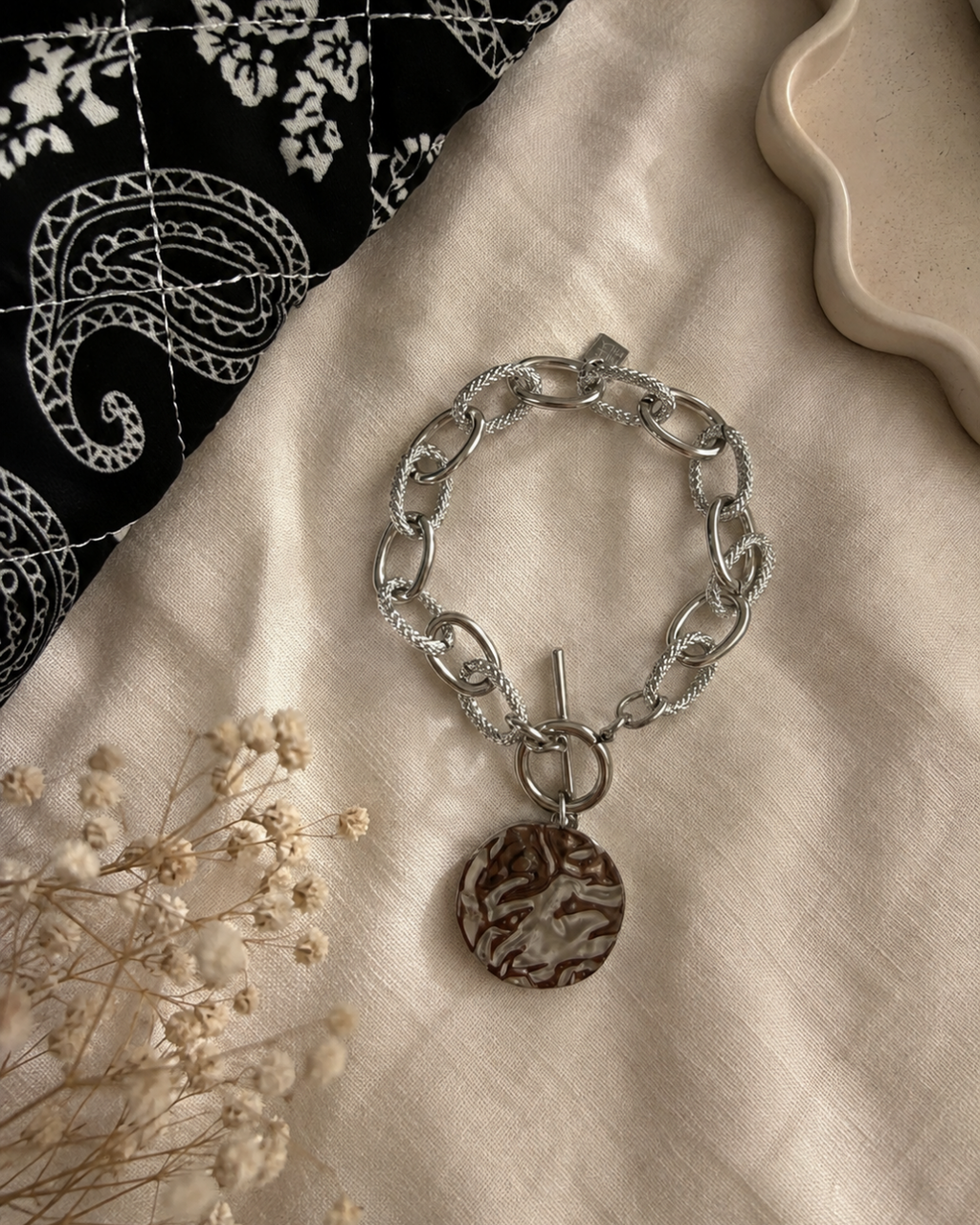 BRACELET