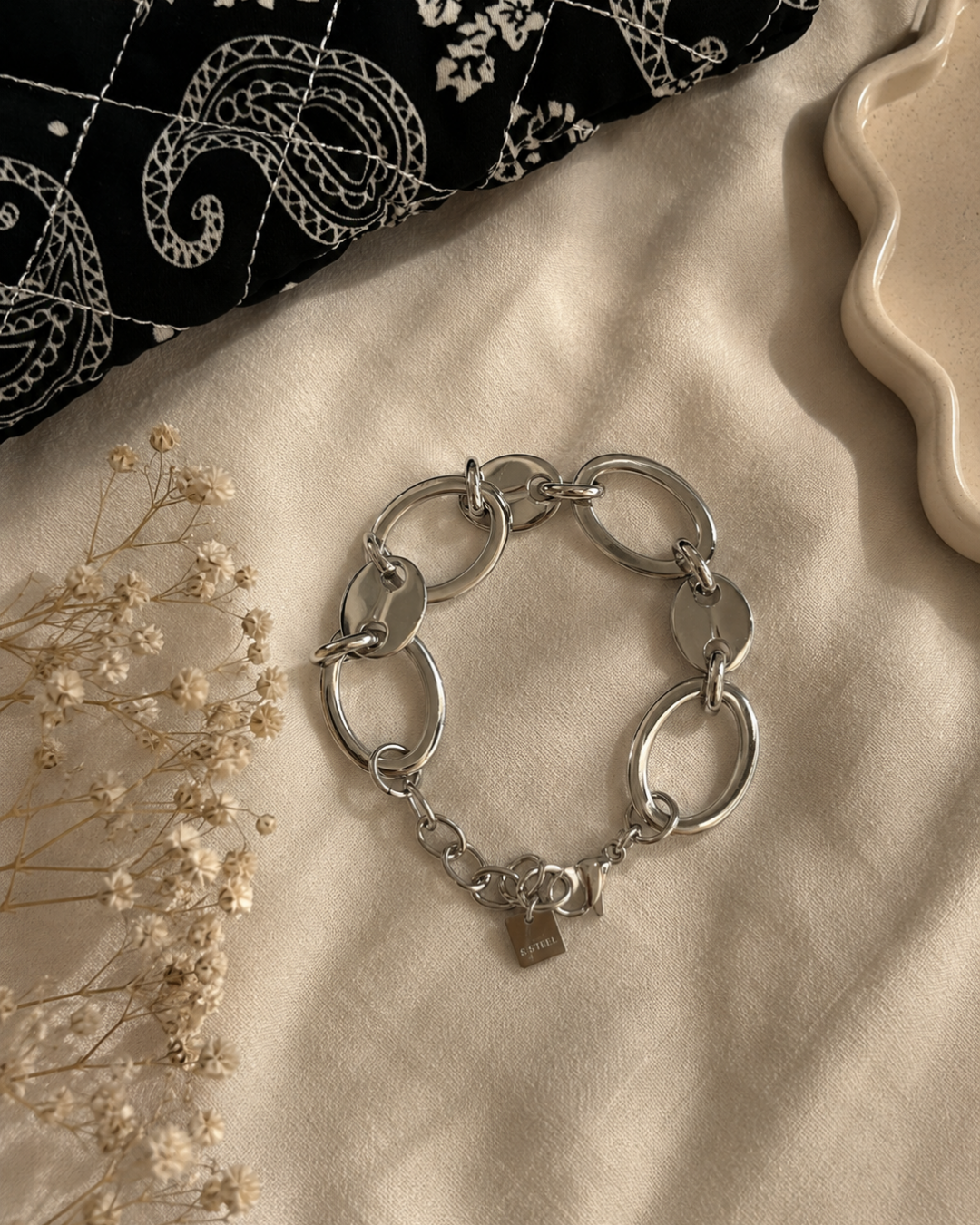 BRACELET