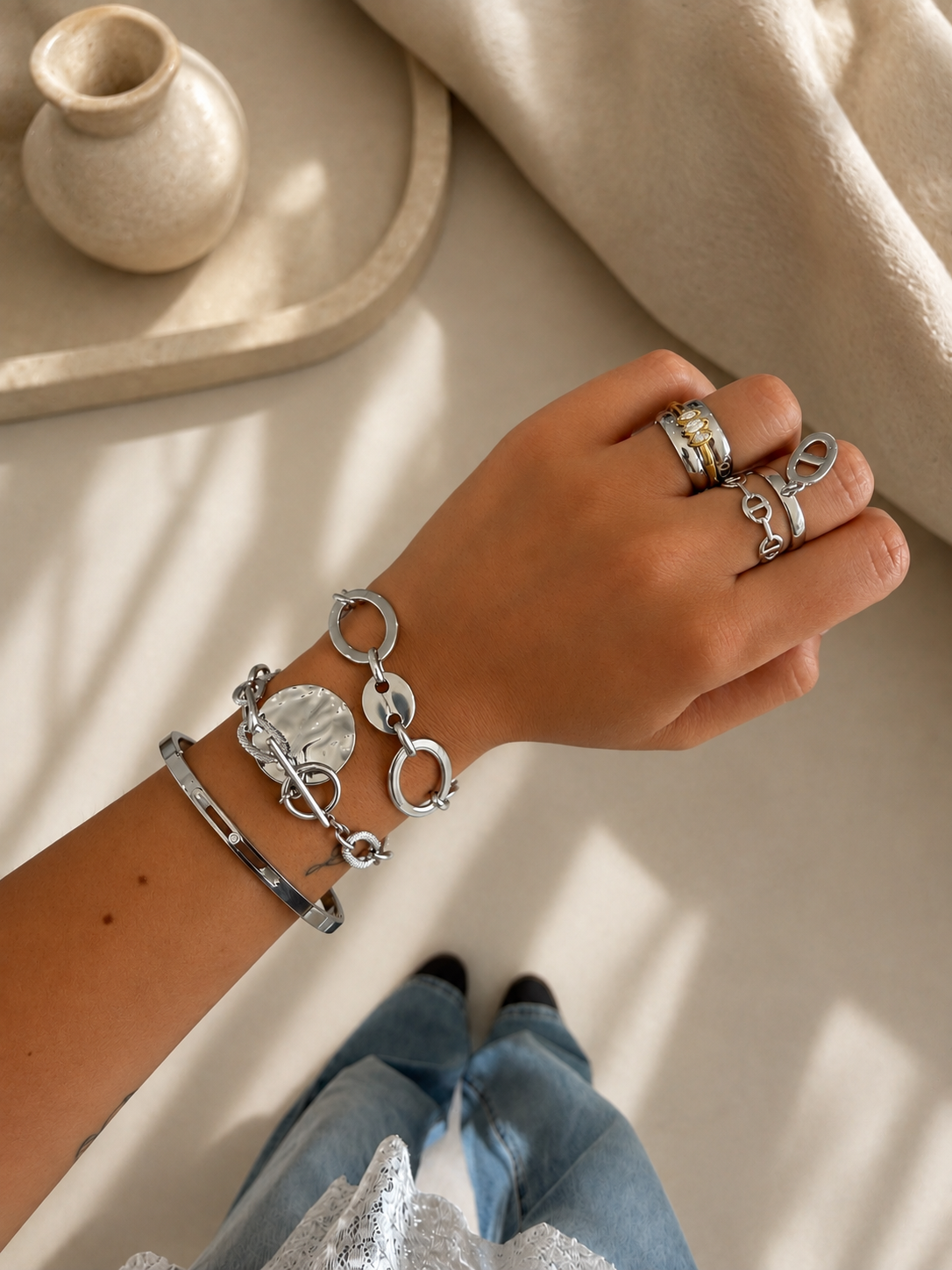 BRACELET