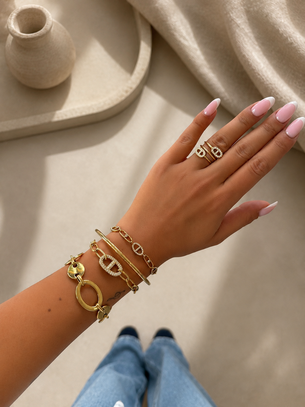 BRACELET