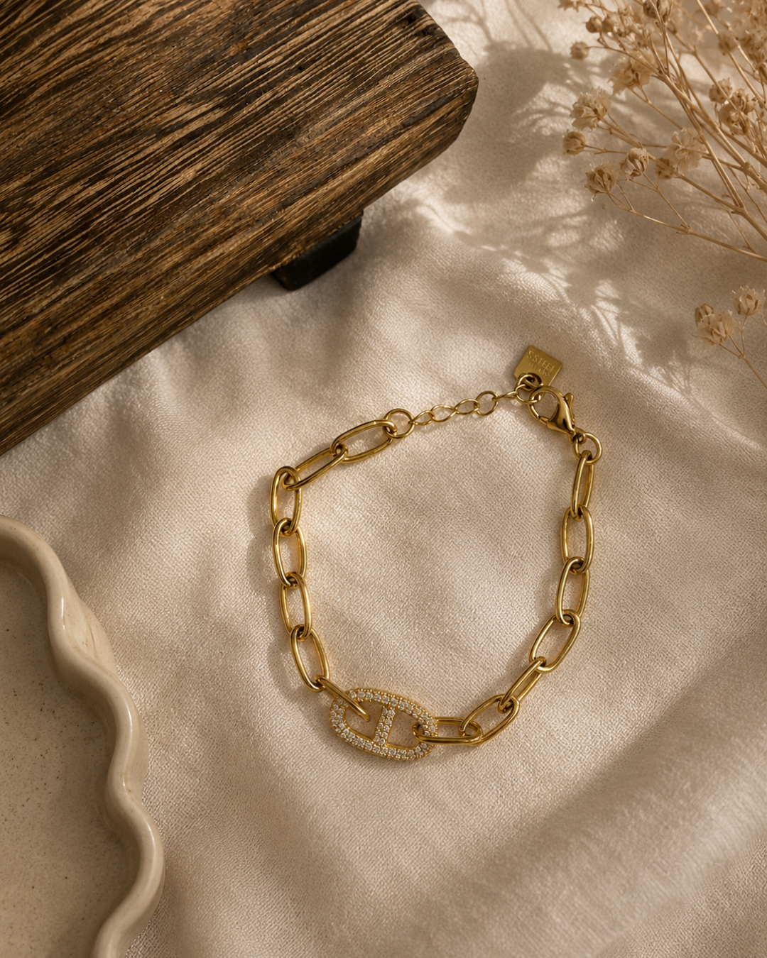 BRACELET