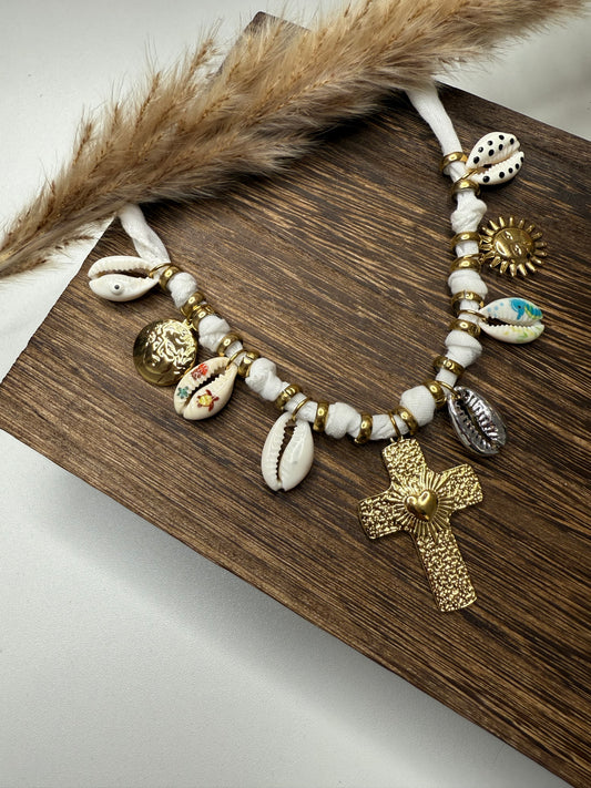 COLLIER 233