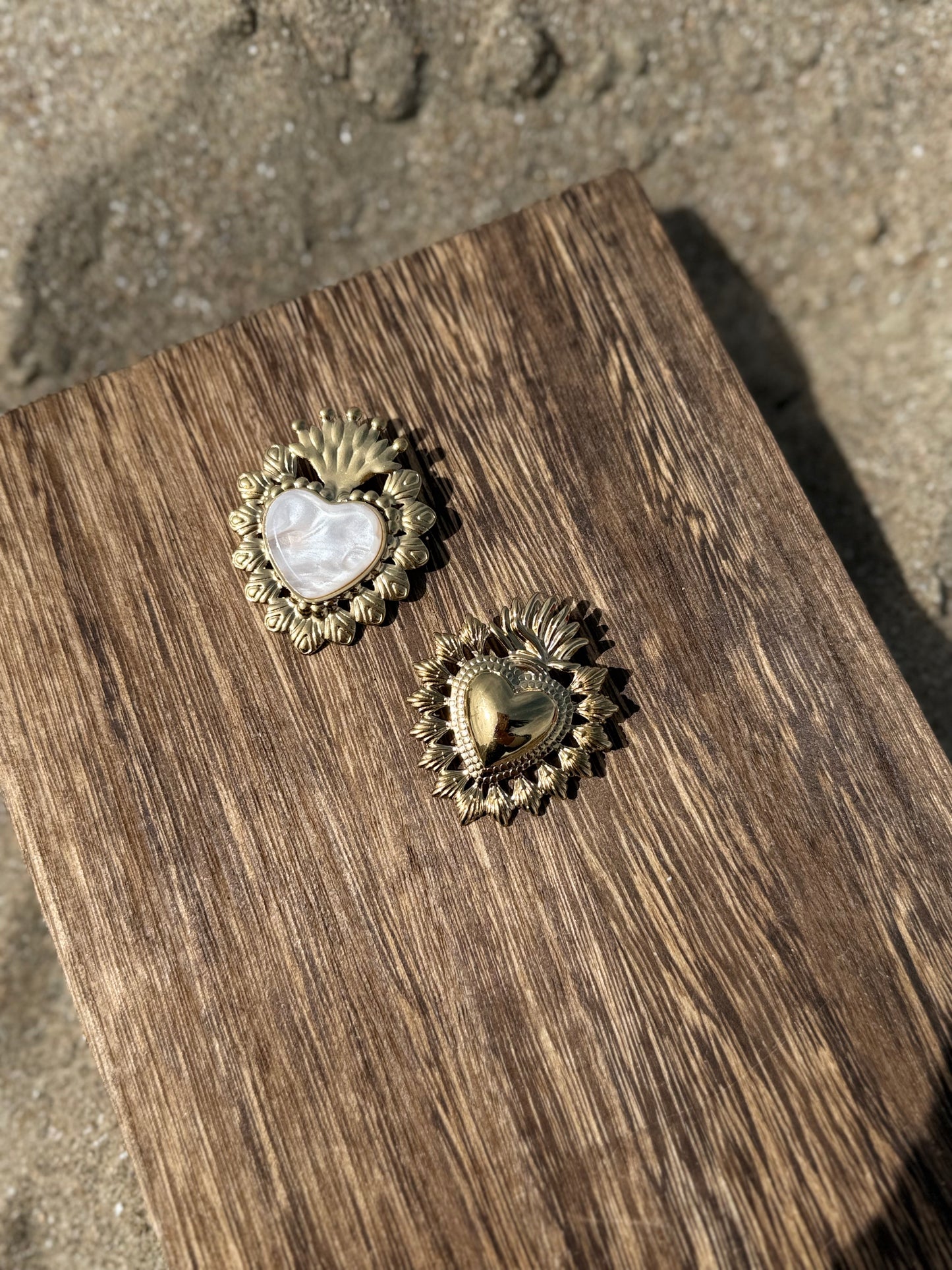BROCHES